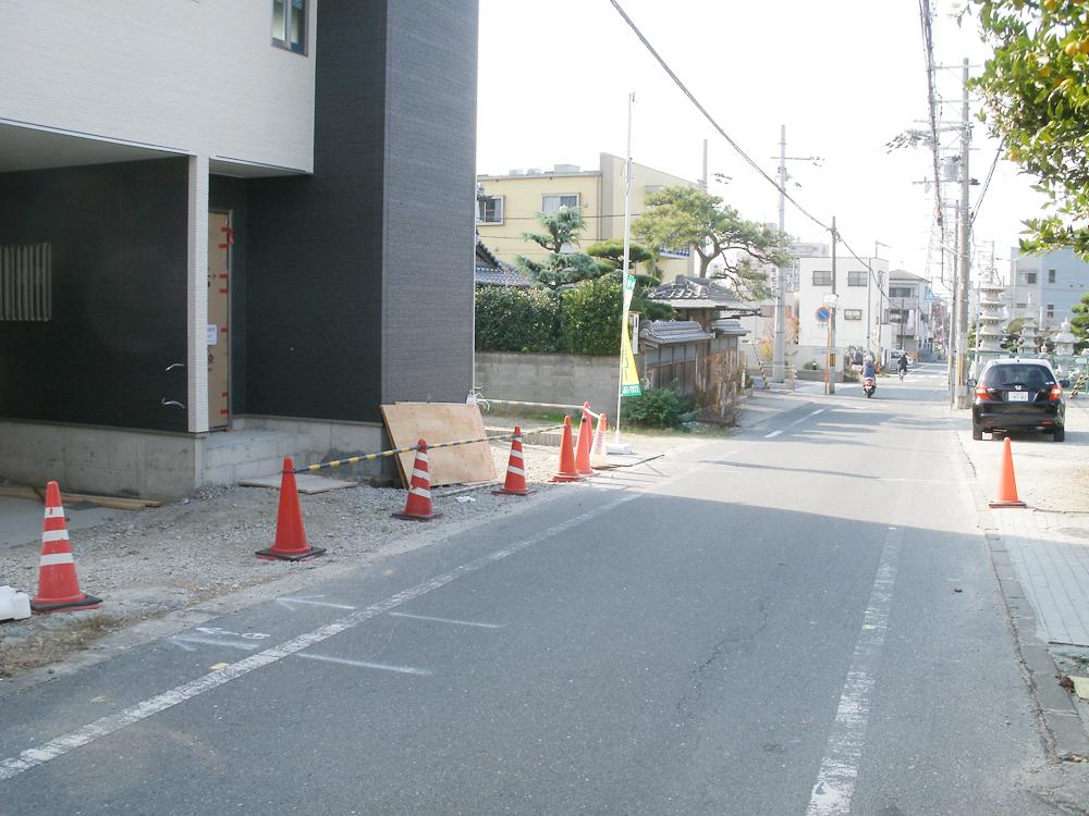 Local photos, including front road. Frontal road