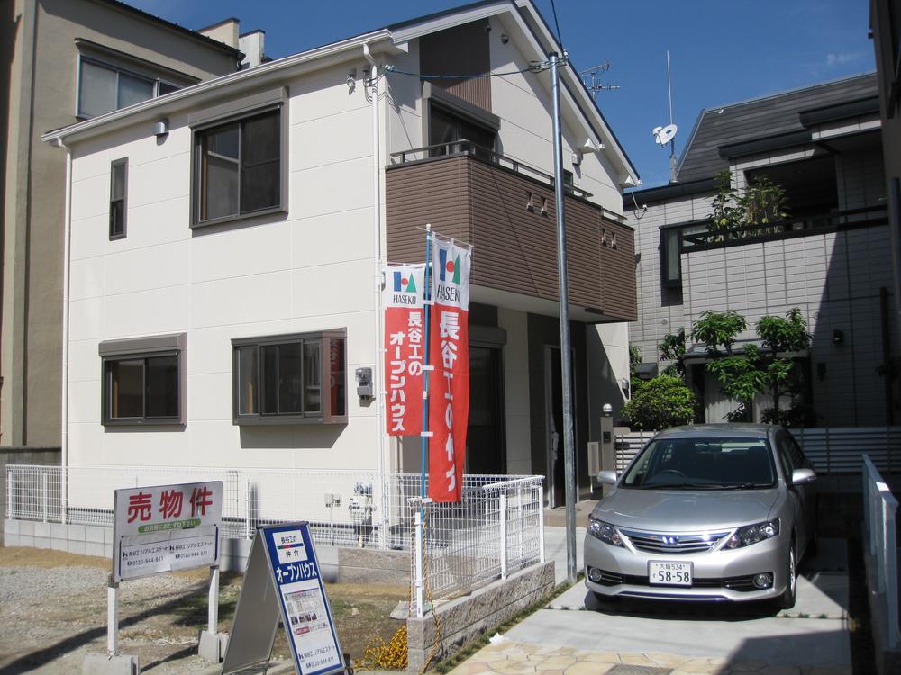 Local appearance photo. Indoor (10 May 2012) shooting