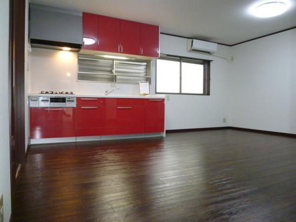 Living. Spacious living room 16 tatami ☆