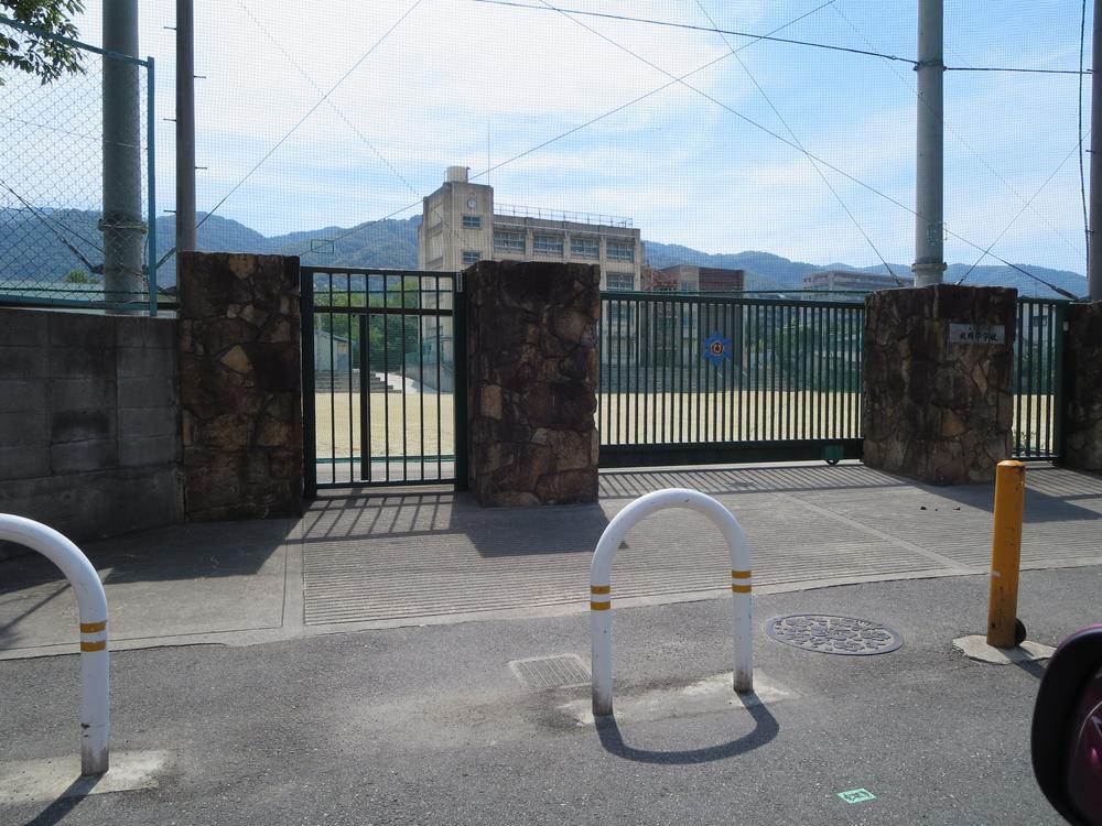 Junior high school. Maioka until junior high school 80m