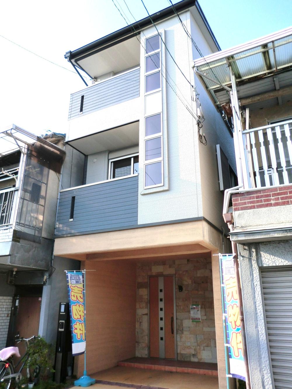 Local appearance photo. Local (September 2012) shooting