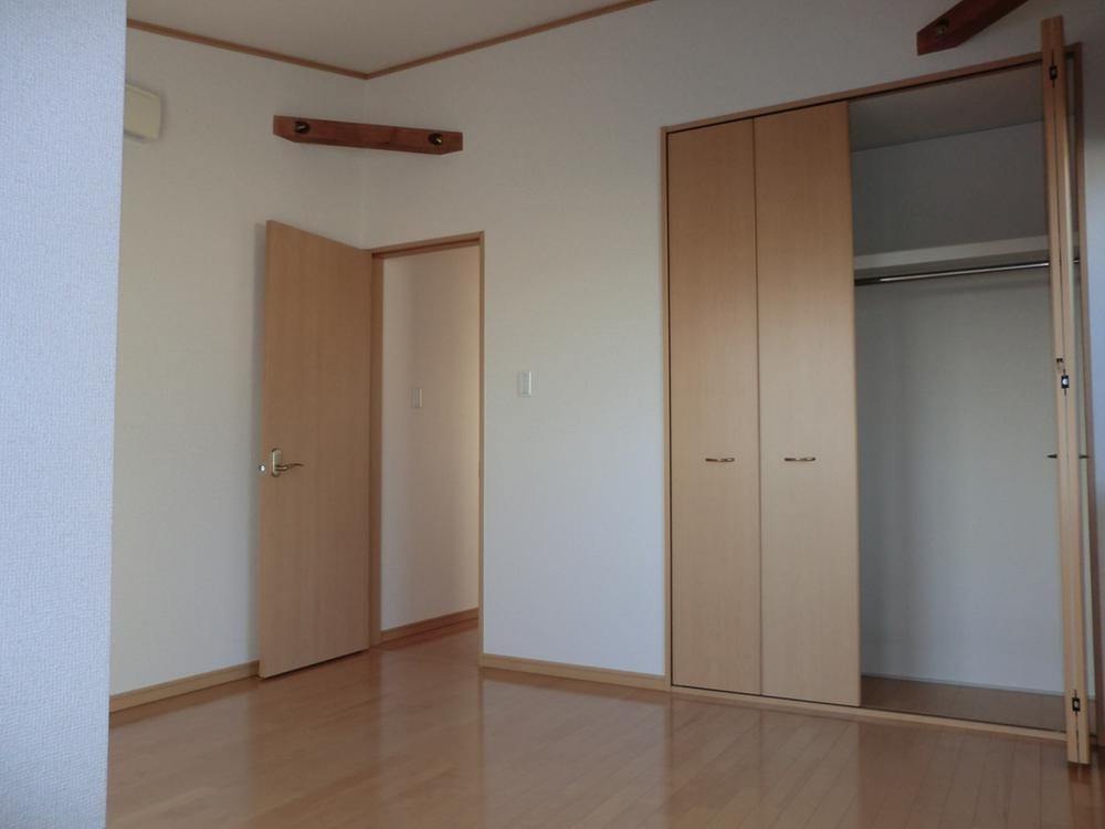 Other introspection. Indoor (September 2012) shooting