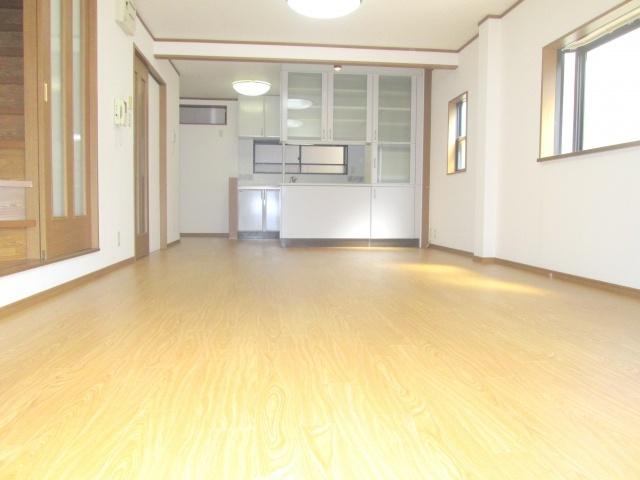 Living. Spacious living room of about 21 quires