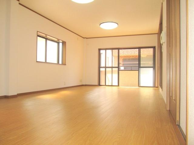 Living. Bright living