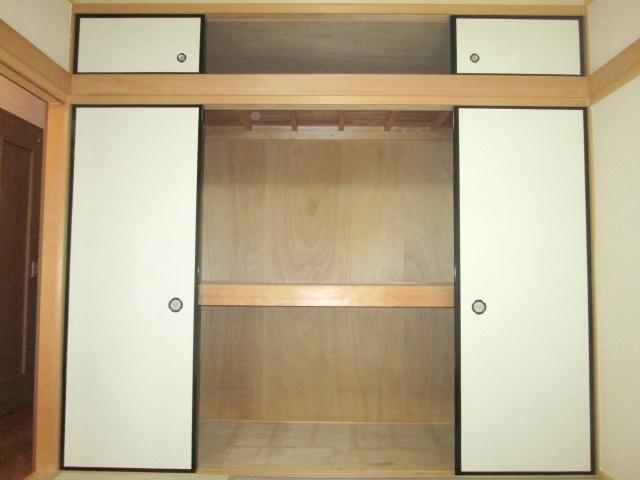 Receipt. Is a Japanese-style room of storage