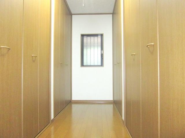 Receipt. You can walk-in closet with plenty of storage 1F