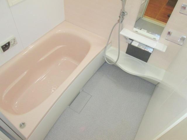 Bathroom. This bath was loose