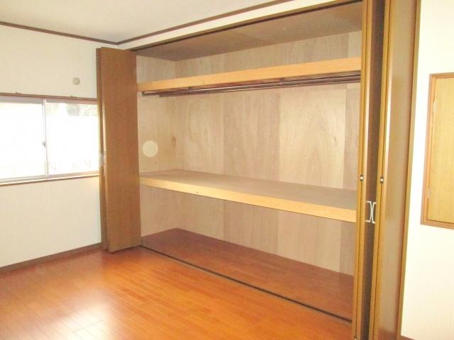 Receipt. It is a big closet of Western-style