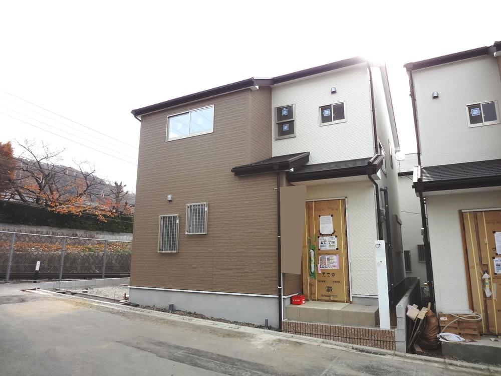 Local appearance photo. Local (12 May 2013) shooting ● 2 No. land