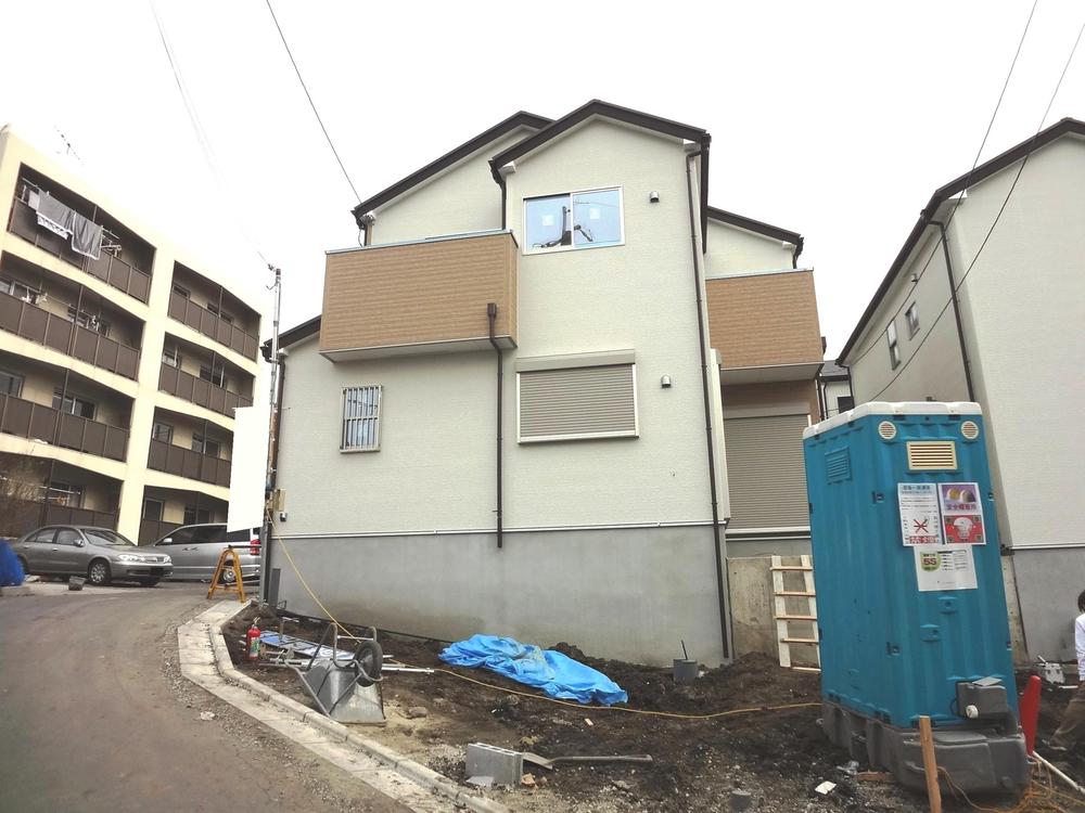 Local appearance photo. Local (12 May 2013) shooting ● 1 issue areas