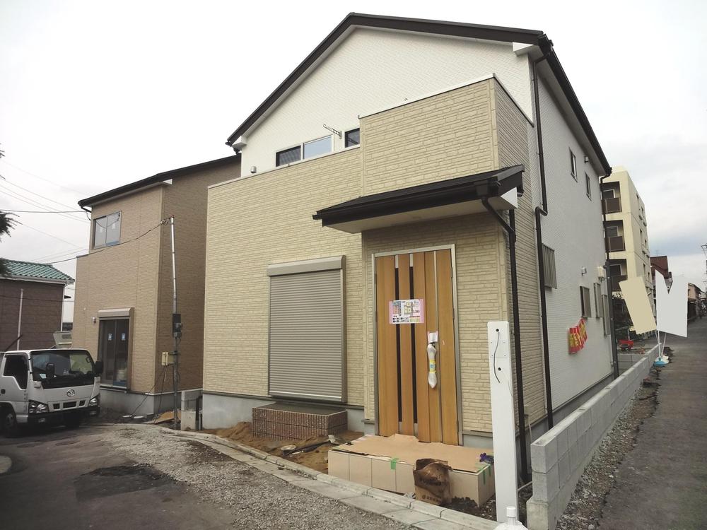 Local appearance photo. Local (12 May 2013) shooting ● 4 No. land