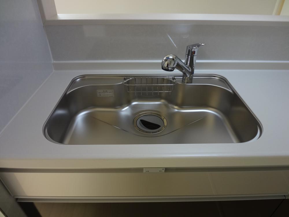 Kitchen. Indoor (12 May 2013) shooting ● 4 No. land