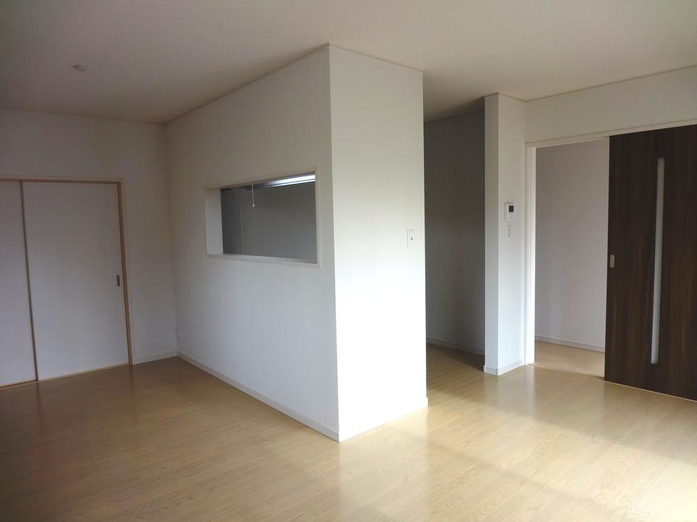 Living. Indoor (12 May 2013) shooting ● 4 No. land