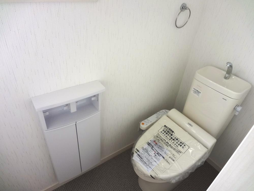 Toilet. Indoor (12 May 2013) shooting ● 4 No. land