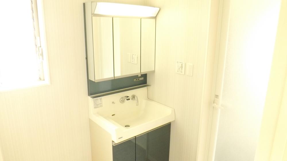 Other Equipment. With shampoo dresser!