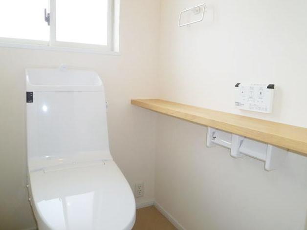 Toilet. So as not to overlap with toilet in the morning of the busy time zone, Yes installed on the first floor and the second floor.  [Other construction site]