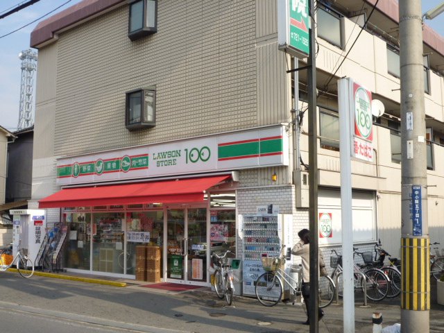 Convenience store. 409m until the Lawson Store 100 Hachinohe Roh Satominami store (convenience store)