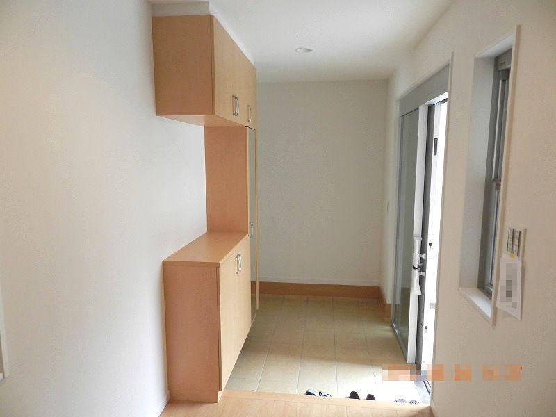 Entrance. Example of construction Entrance Entrance storage