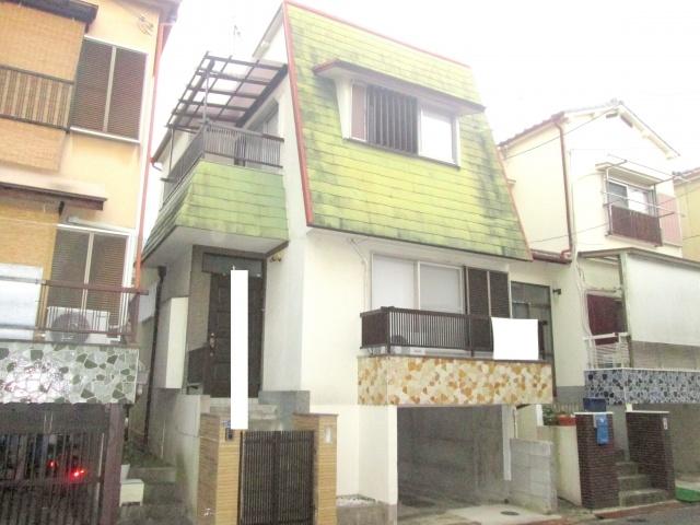 Local appearance photo. There storeroom space in the garage