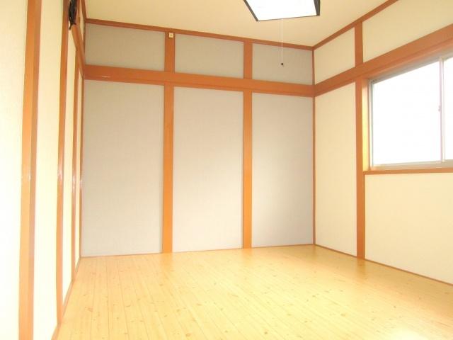 Non-living room. 6 Pledge of Western-style