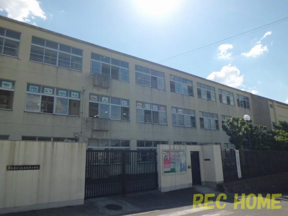 Primary school. Higashi-Osaka Tatsuana building 衙東 to elementary school 501m