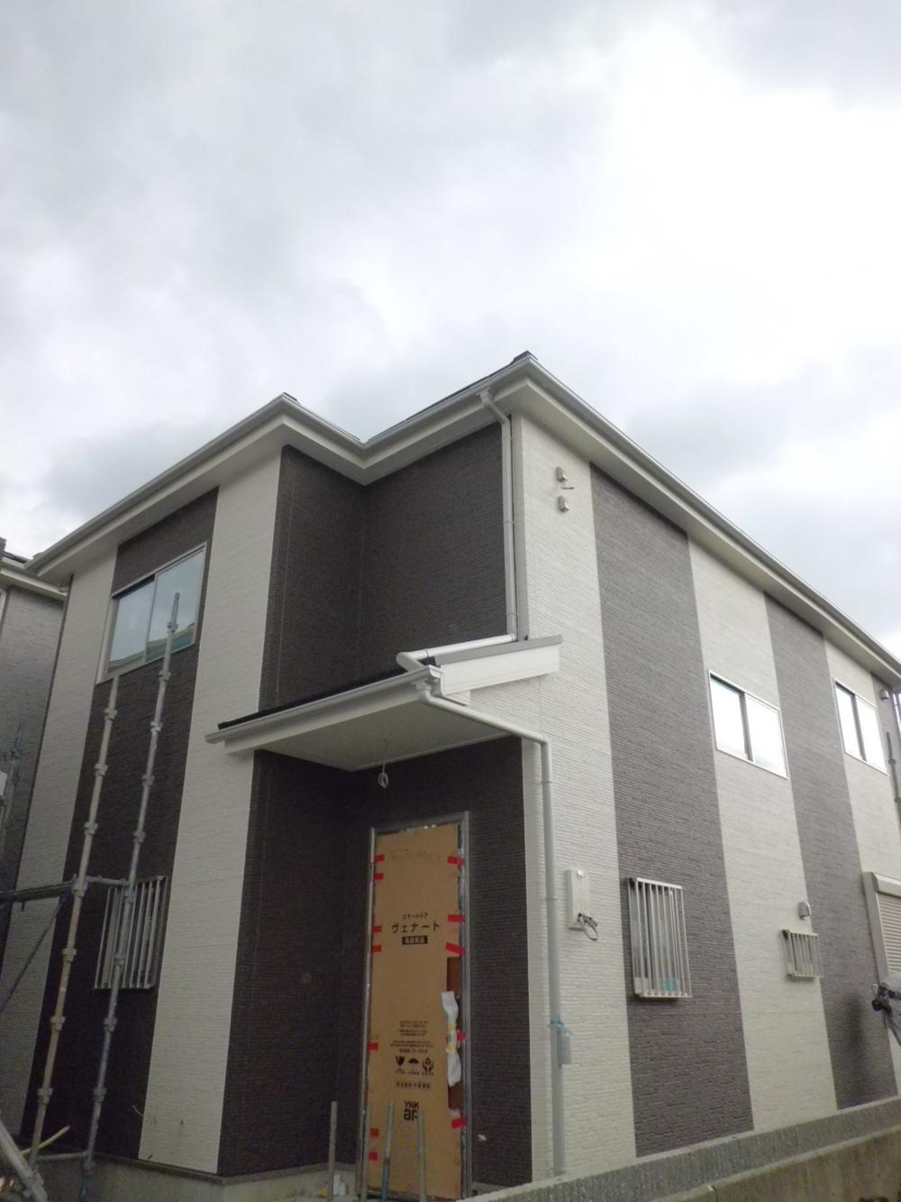 Local appearance photo. Building 3