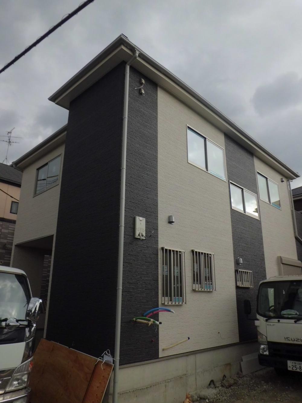 Local appearance photo. Building 2