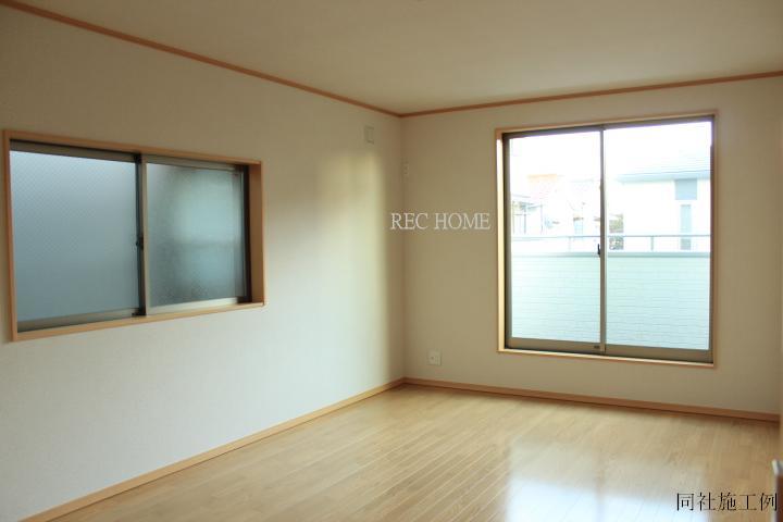 Same specifications photos (living)