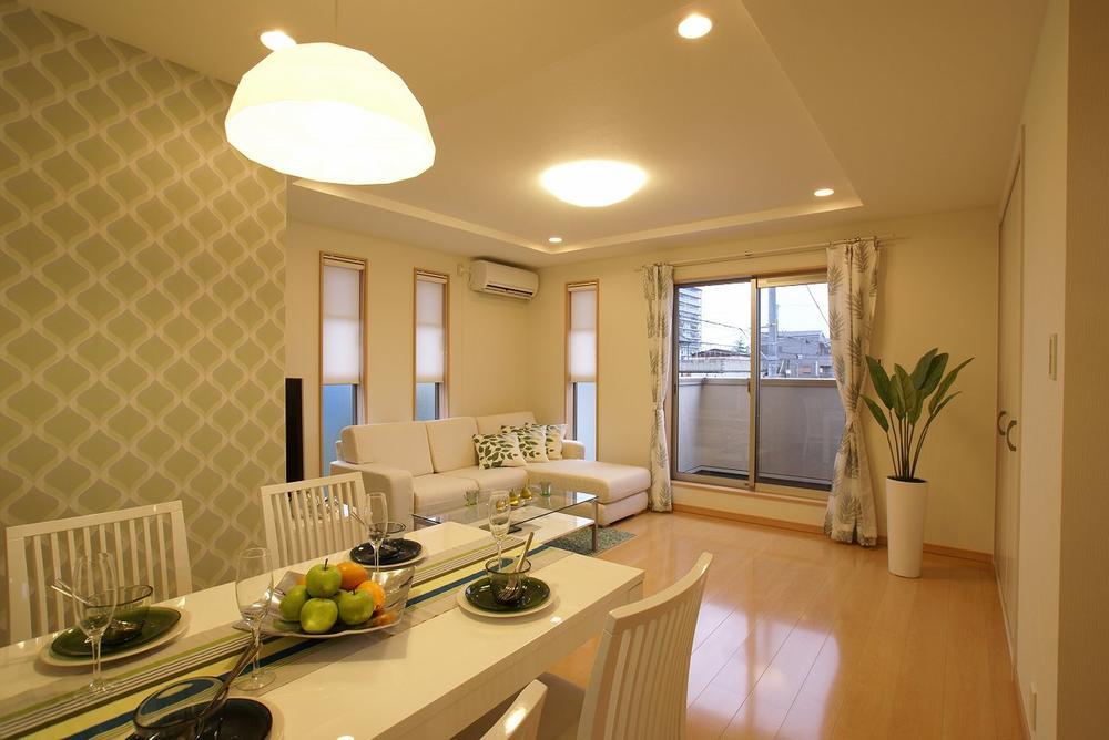 Same specifications photos (living). Dining Living of glamorous impression that utilize the grain of light color