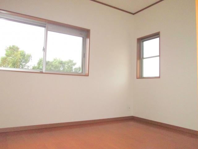 Non-living room. Storage space rich Western-style