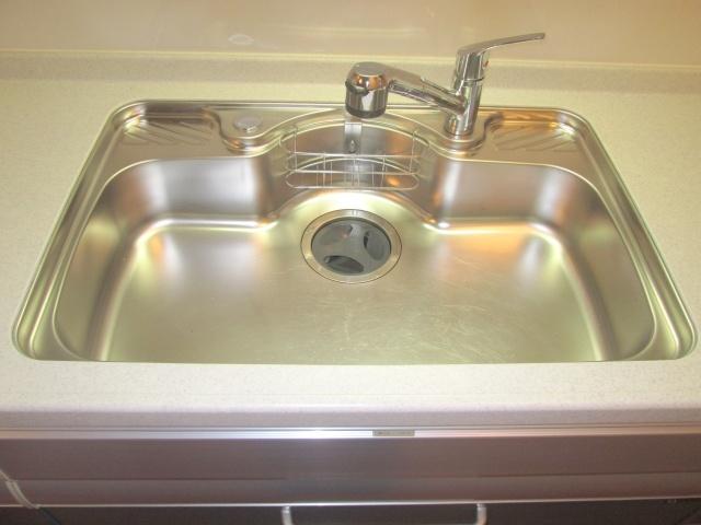 Kitchen. Is the work Ease wide sink