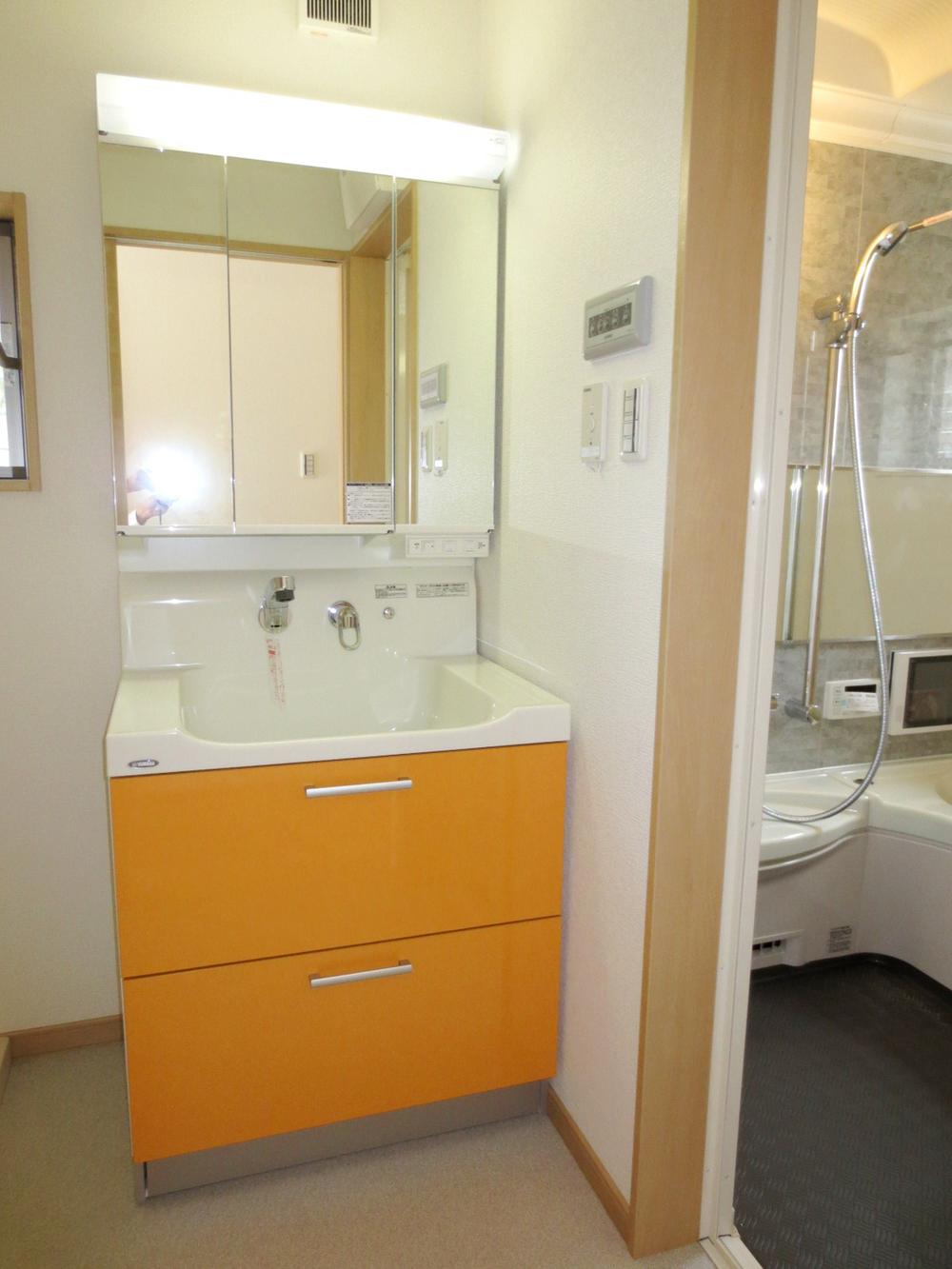 Wash basin, toilet. Indoor (June 2013) Shooting