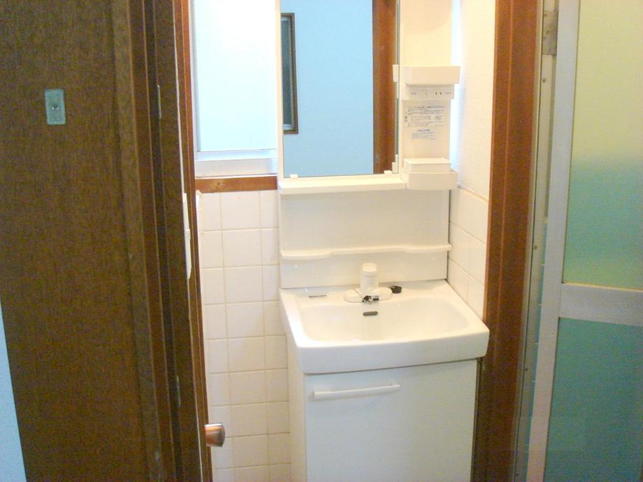 Wash basin, toilet. Bright wash room