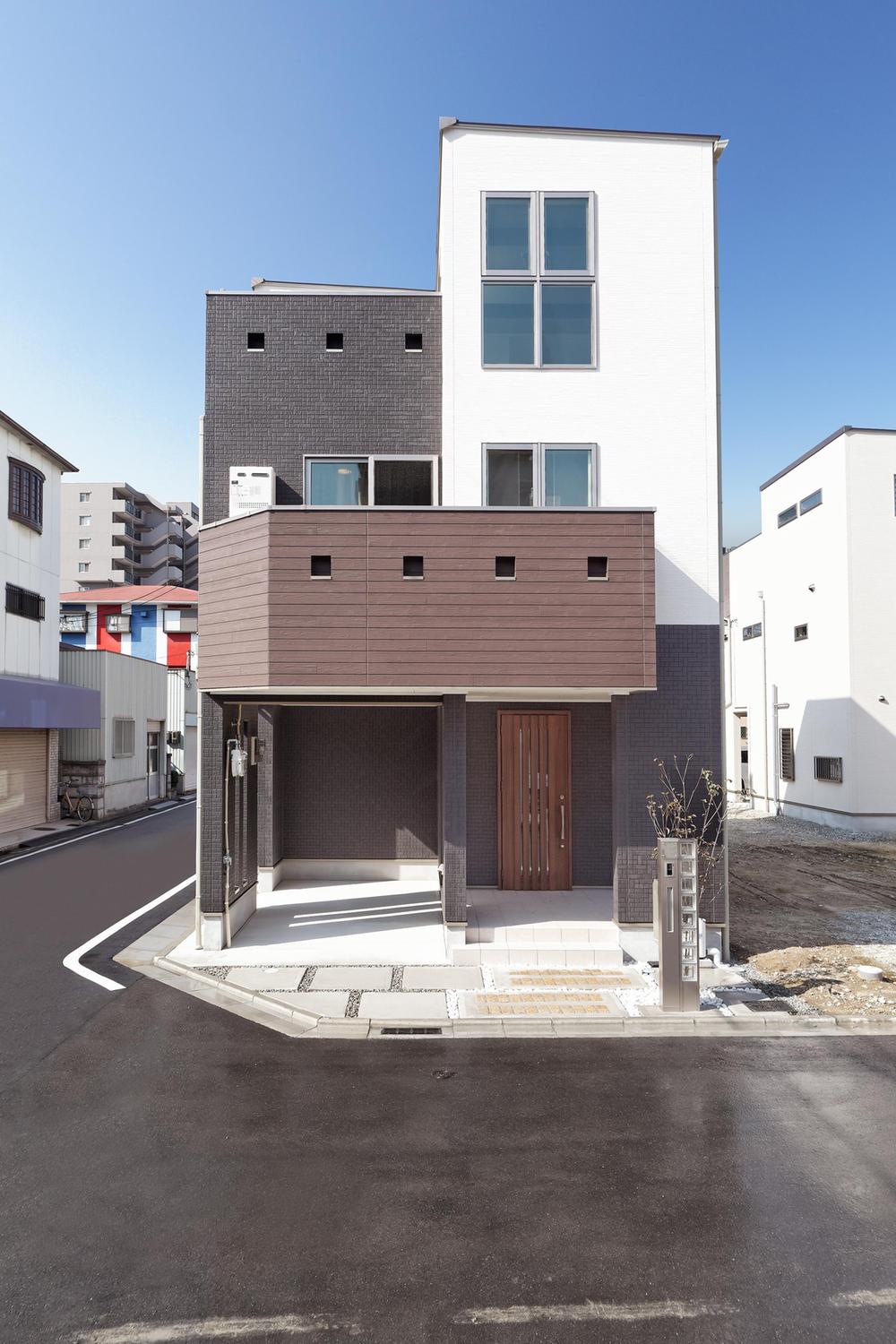 Building plan example (exterior photos). Simple and stylish appearance. Since the 2-story and three-story can be chosen by the life style and family structure, You can select.