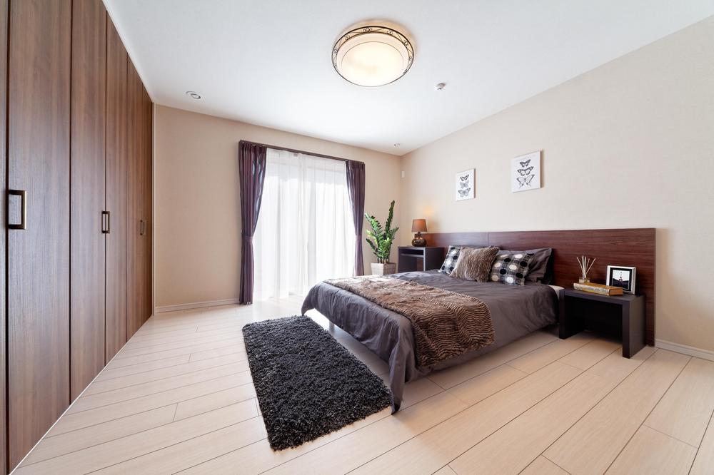 Building plan example (introspection photo). It established a large closet in the master bedroom. Fit and neat well as husband and wife for two people for clothes and suitcase (Model house plan)