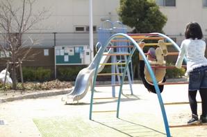 3-minute walk to the fun playground equipment are aligned Shimanouchi park (photo). The magnitude of the park are scattered around in other