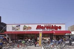 Keihanna line Kintetsu directly connected to the metro center line "Yoshida" happy convenient location for commuting of a 9-minute walk and dad to the station. in addition, A variety of facilities equipped to within walking distance of the mom and children can live comfortable every day. For children, Also refrain from the doorstep indispensable park, 8 minutes on foot large-scale commercial facilities conveniently available to the procurement of daily food. Educational facilities are also nursery anxious, primary school, Also safe commute daily since junior high school are aligned in a 11-minute walk. A 5-minute walk of Higashi Tokushukai hospital, etc., Medical facilities that rely upon any chance also are scattered around. Exactly overwhelming of the child-rearing environment. The whole family is fully equipped blessed conditions can live in a stress-free.