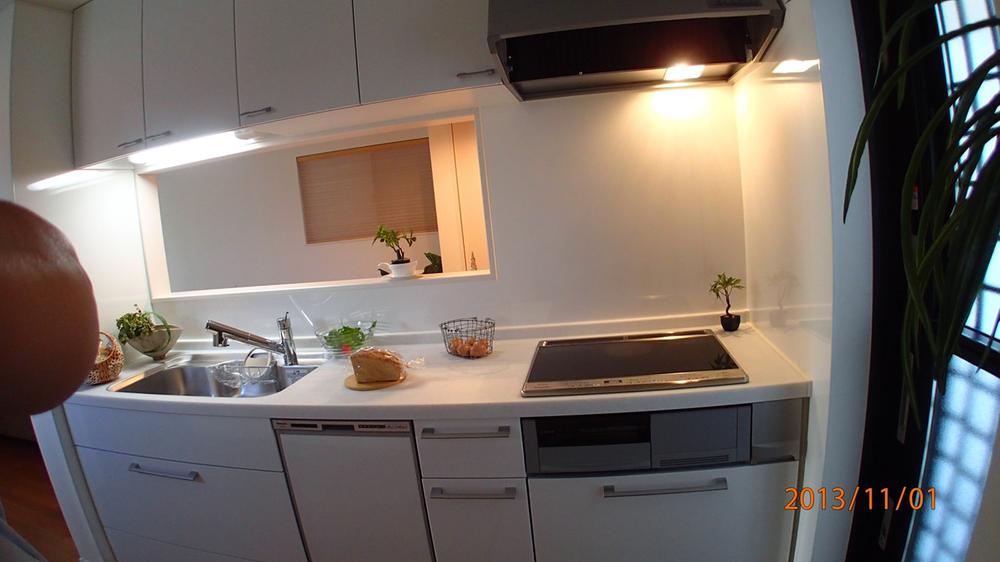 Kitchen. Indoor (11 May 2013) Shooting