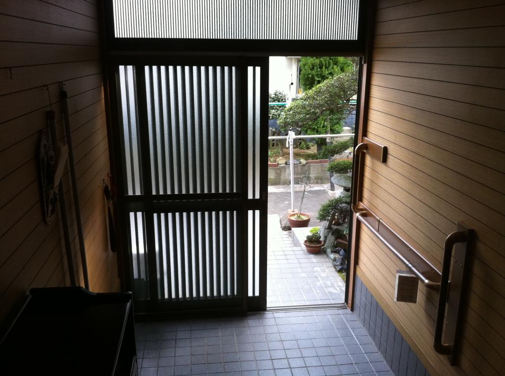 Entrance. Local (March 2013) Shooting