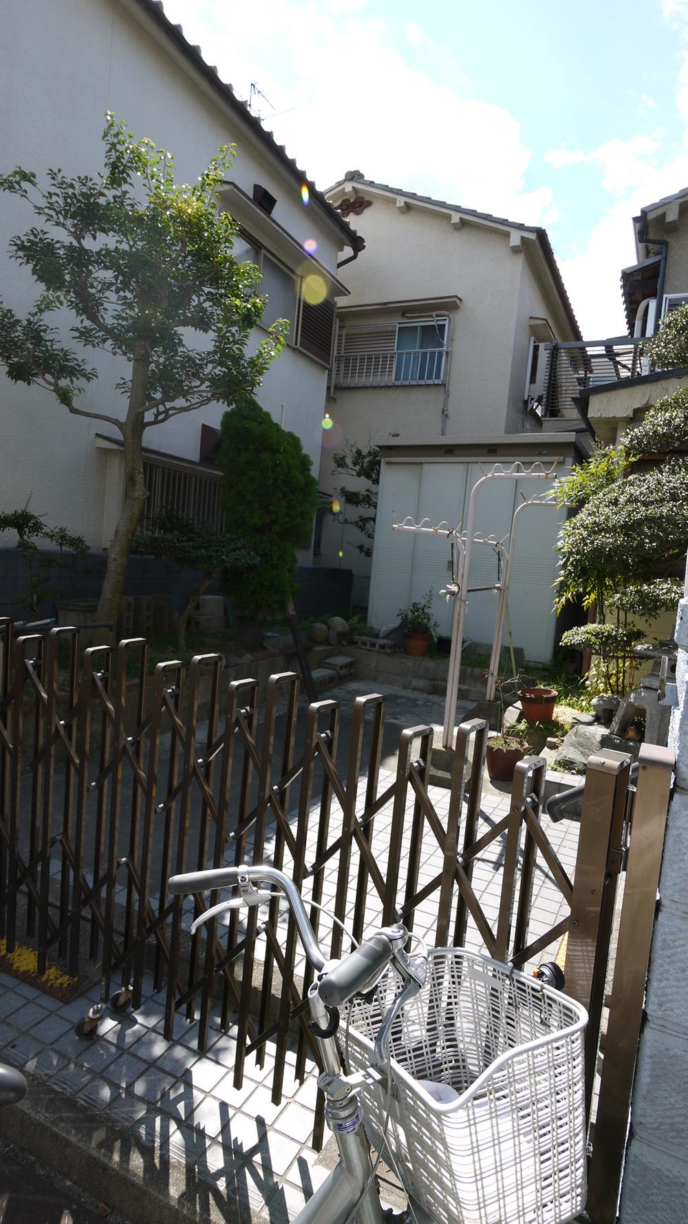 Parking lot. Local (March 2013) Shooting