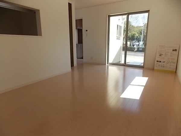 Same specifications photos (living). Comfortable and welcoming spacious living room 16 tatami ☆