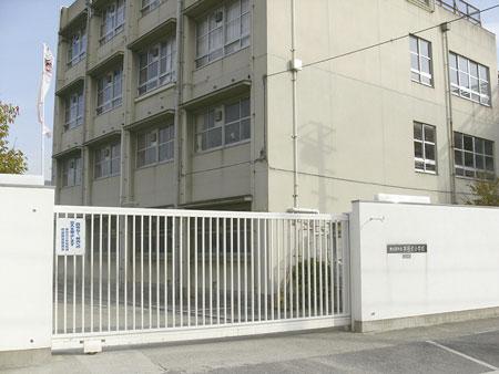 Junior high school. Higashi Osaka Municipal Aida until junior high school 105m