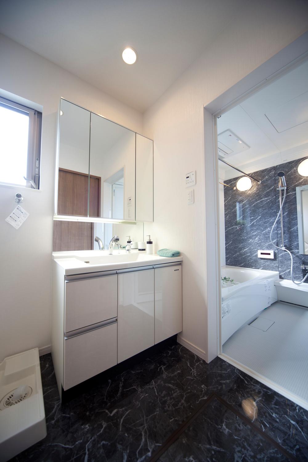 Same specifications photos (Other introspection). Washroom image