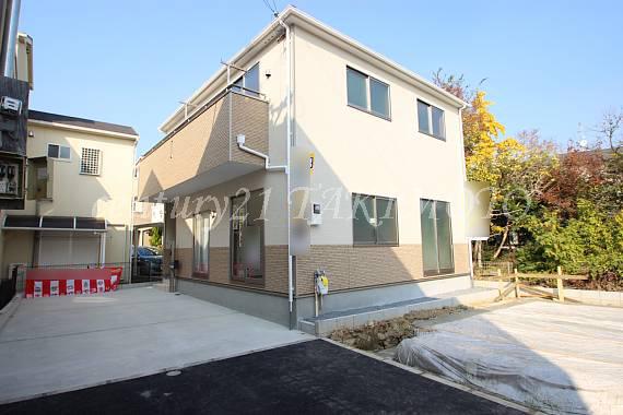 Local appearance photo. Use a strong siding to the dirt on the outer wall!