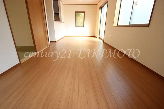 Living. Spacious of 16 quires LDK! Furniture also put loose!