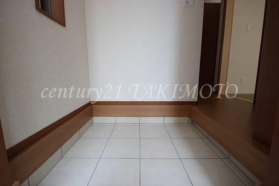 Entrance. Always bright entrance! Large shoe box standard equipment!