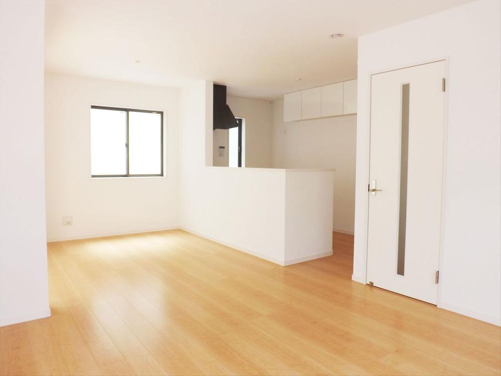 Same specifications photos (living). Same specifications photos (living) Room All rooms, Excellent pair glass specification to thermal barrier thermal insulation properties!