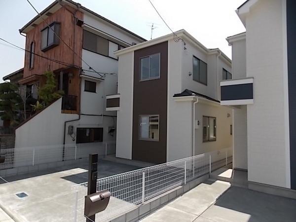 Local photos, including front road. Local (11 May 2013) Shooting