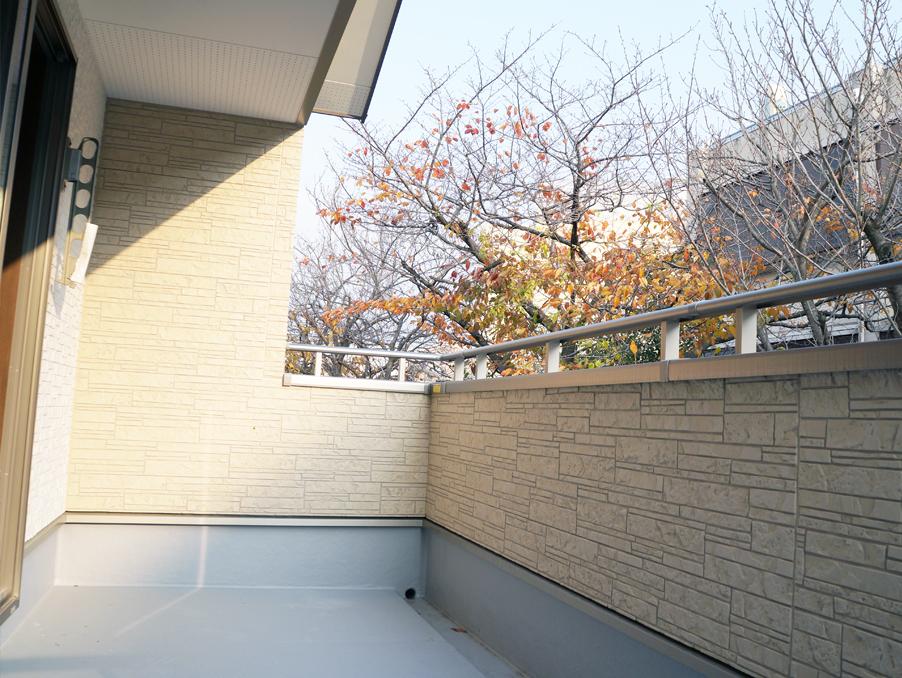 Balcony. About 5 Pledge worth spacious balcony of. (No. 5 locations)