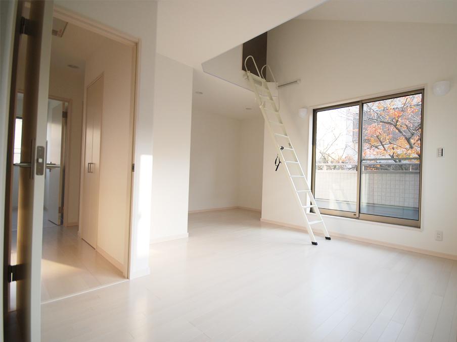 Non-living room. 11 Pledge than the main bedroom having a loft (No. 6 locations)